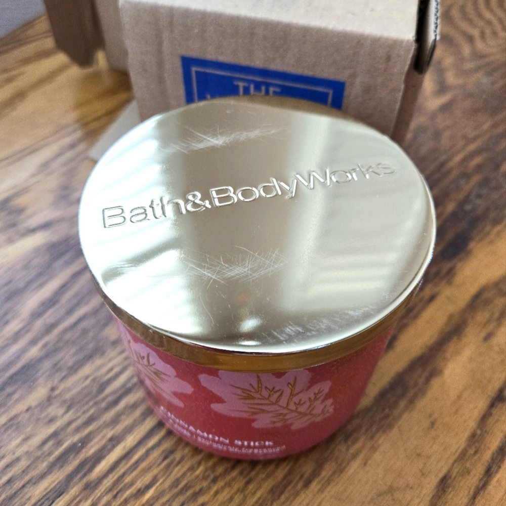 🛍BOGO 50% OFF🍂🕯NWT‼️ BBW "Cinnamon Stick" 3-wick Candle •Online Exclusive• - Picture 4 of 11